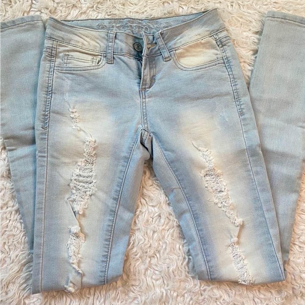 Distressed skinny jeans